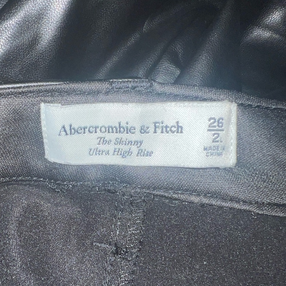 Abercrombie & Fitch Women The Skinny Ultra High Rise Faux Leather Black Jeans - Picture 7 of 8